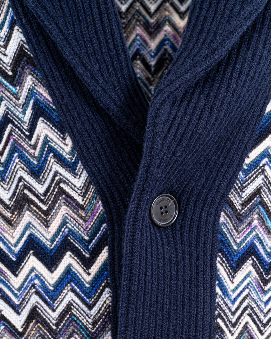 shop MISSONI  Cardigan: Missoni cardigan in misto cotone e lana con macro zig zag.
Cardigan con bottoni.
Colletto sciallato.
Motivo zig zag.
Multi-filato.
Profili a coste.
Composizione: 100% Lana.
Made in Italy.. US24WM0E BC004O-S72G9 number 2187678